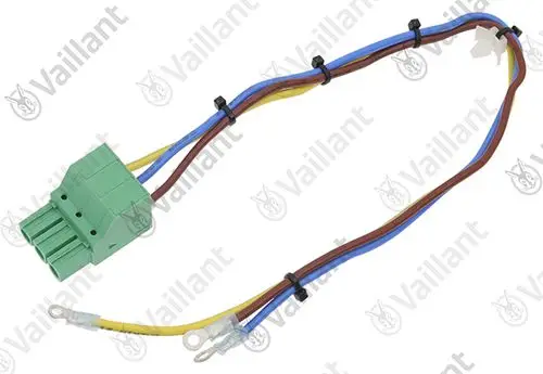 Kabelbaum von Vaillant mit einem grünen Stecker und mehreren farbigen Leitungen, verbunden mit Auge-Terminals.